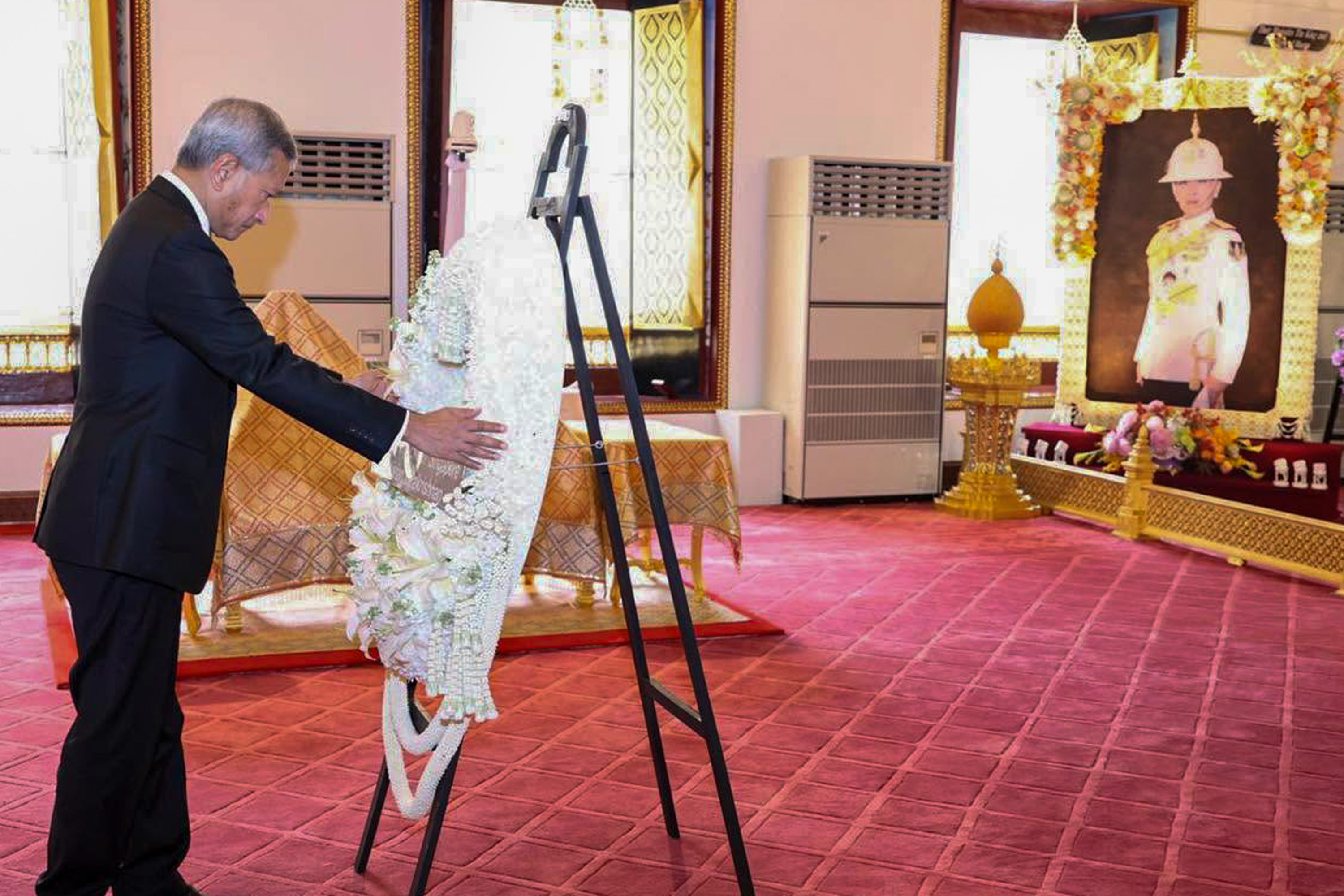 Foreign Minister Dr Vivian Balakrishnan presented a wreath, on behalf of the people of Singapore, when he paid his respects to the late princess on July 13.