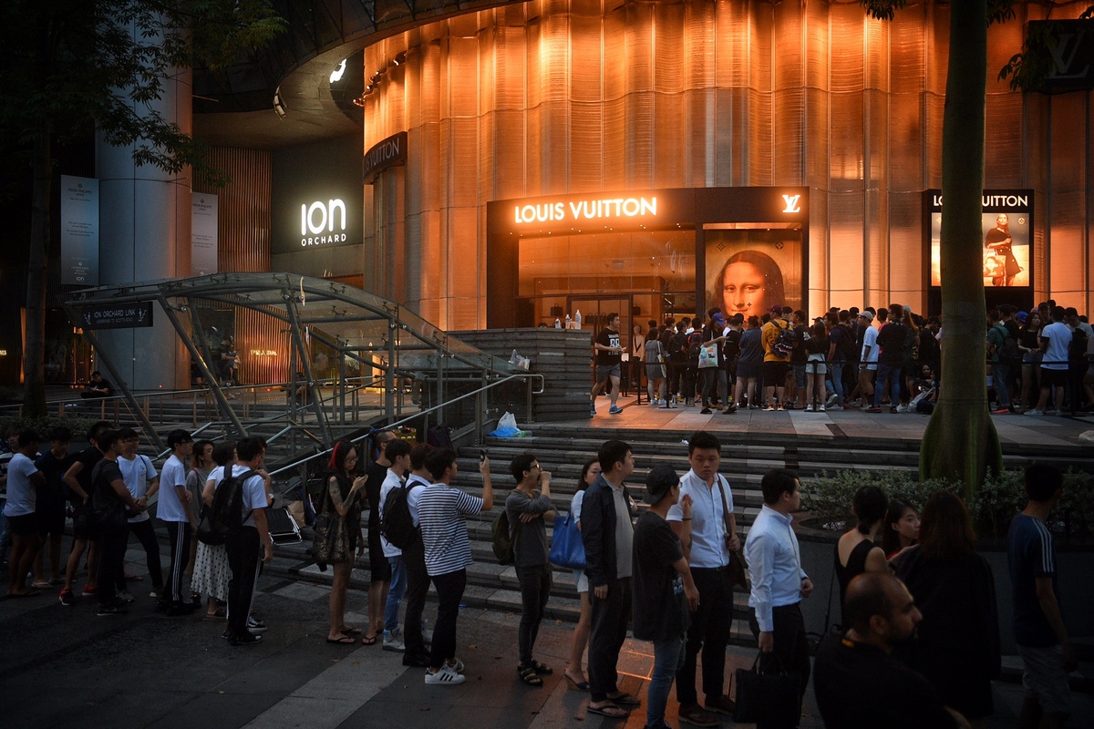 Photos: Singapore fans queue overnight for Louis Vuitton x Supreme collaboration, Singapore News ...