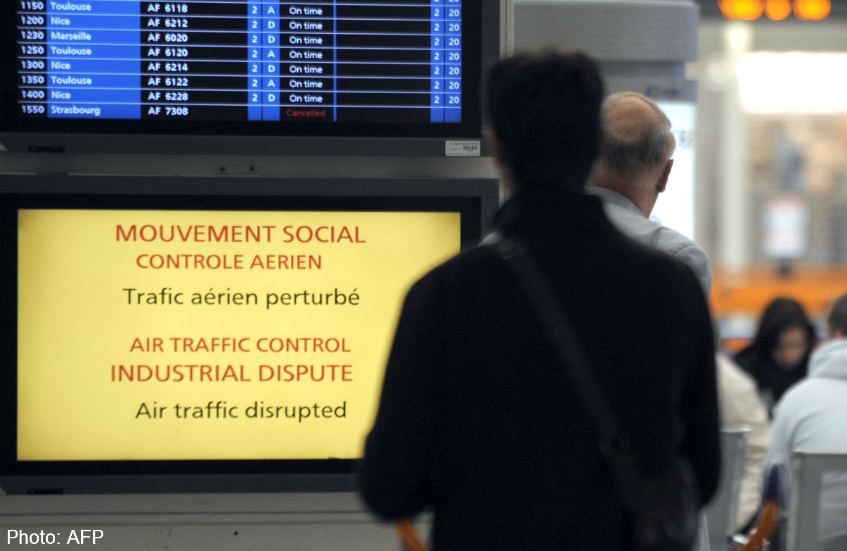 France air traffic controllers to strike, almost half flights scrapped