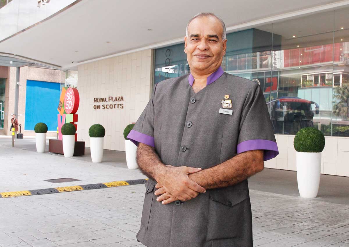 After 40 Years This Singapore Hotel Doorman Still Loves His Job Singapore News Asiaone