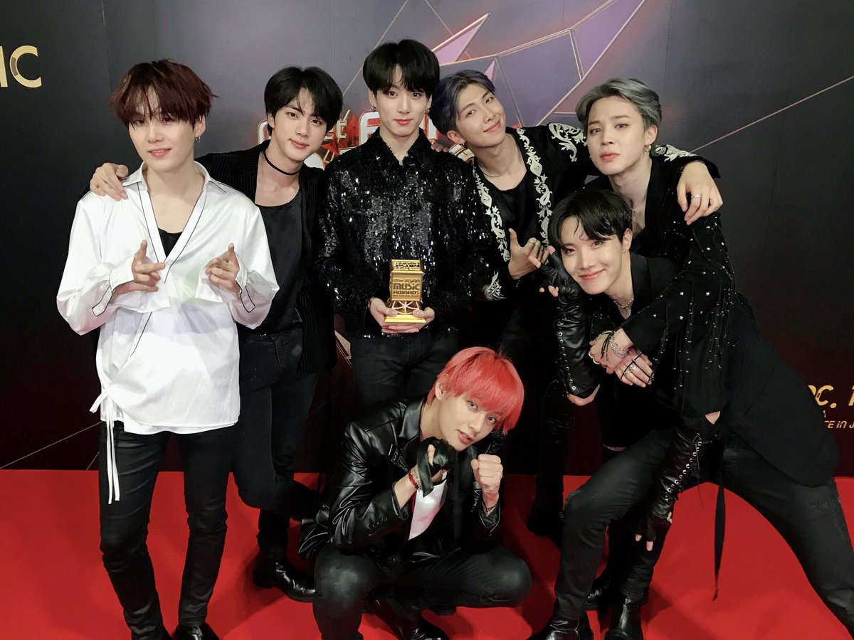 Bts Wins First Worldwide Icon Of The Year Award At Mama 2018