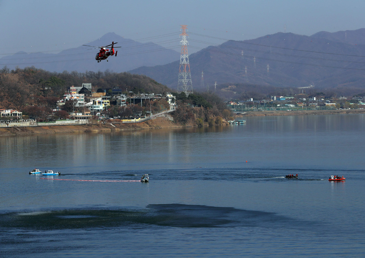 1 killed, 2 injured in S. Korea firefighting helicopter crash, Asia