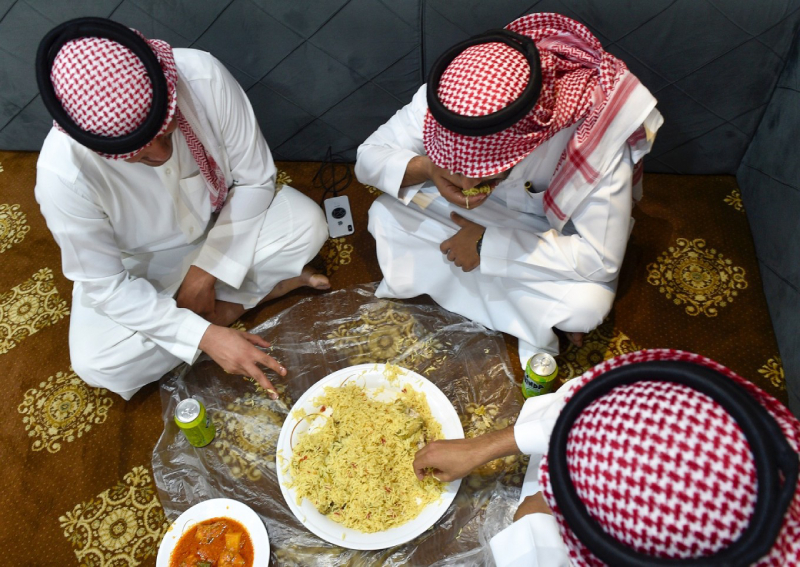 Pin By Tara Lewallen On Saudi Arabian Culture Arabian Food Food Saudi Arabian Food