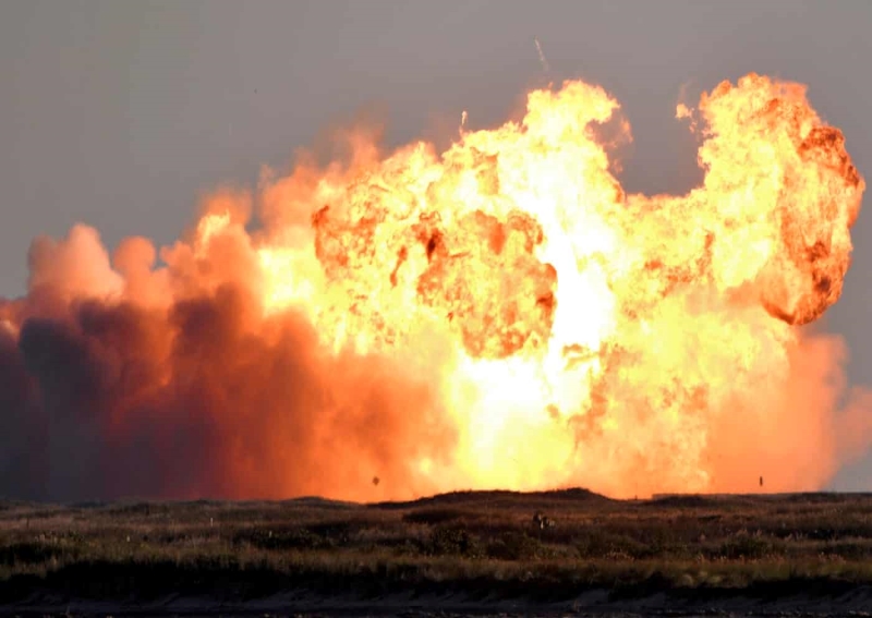 SpaceX�s Starship prototype explodes on landing after test