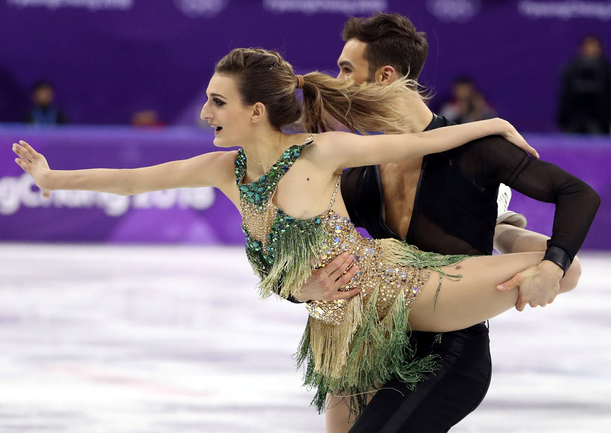 Olympics: French ice skater suffers wardrobe malfunction 