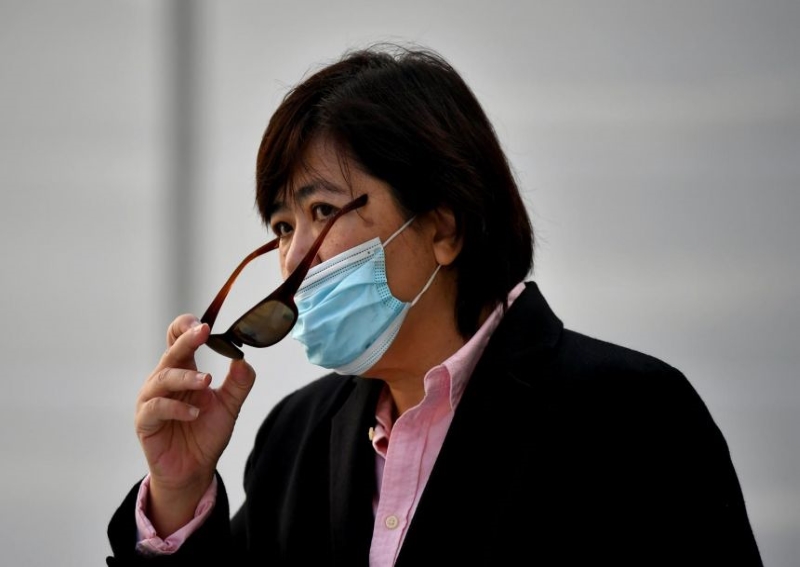 Singapore lady refuses to wear mask