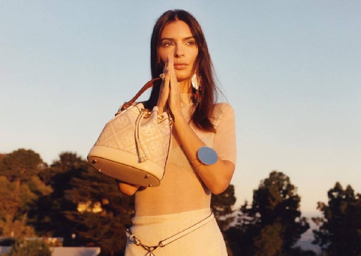 Supermodel Emily Ratajkowski goes out naked under coat to deal with