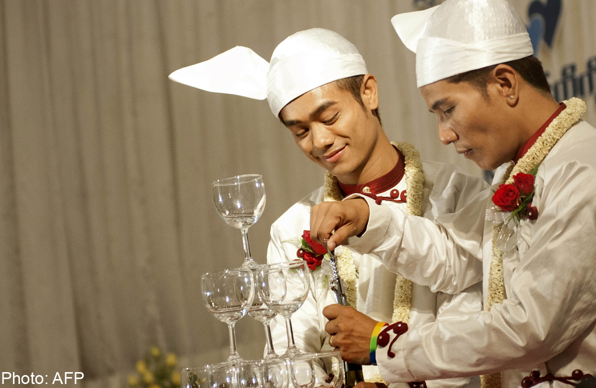 Myanmar couple in 'first public gay wedding ceremony' .