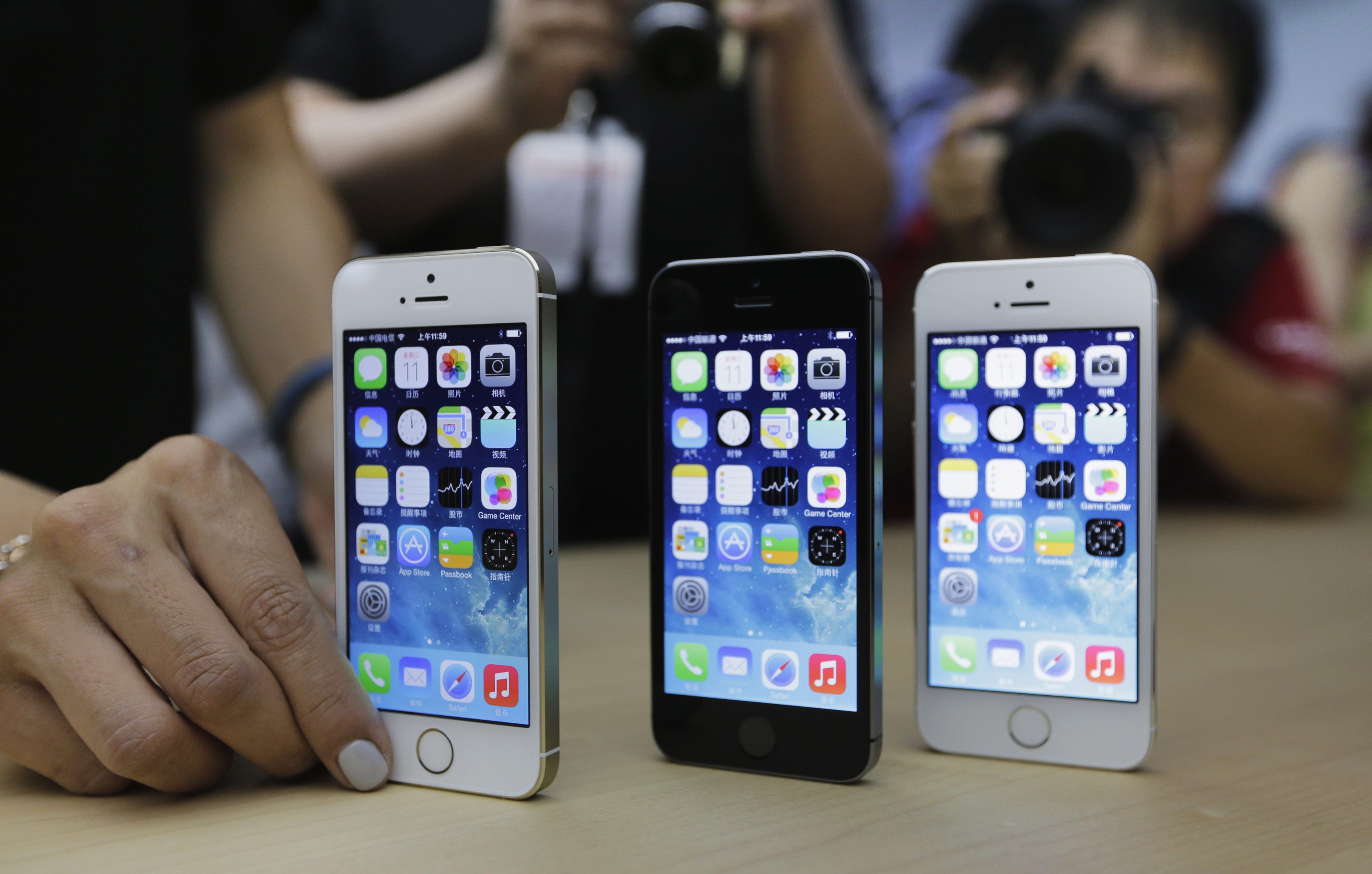 Выпуск первого iphone. Iphone 5se. Apple iphone 5. Iphone 5s vs 5c. Разные айфоны.
