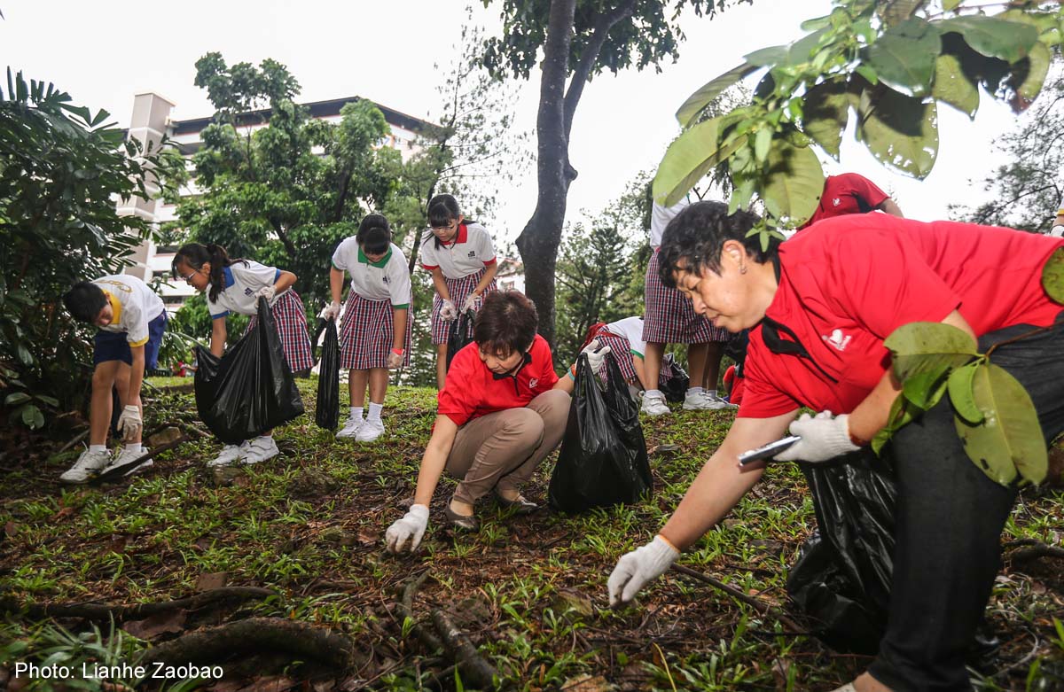 Over 10,000 fan out to pick up litter across S'pore, Singapore News