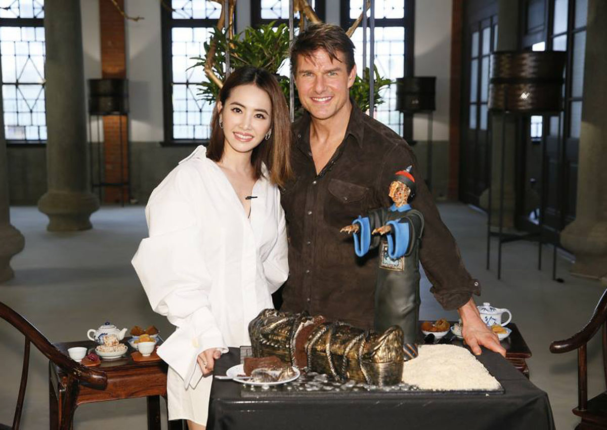 Jolin Tsai Surprises Tom Cruise With Homemade Cake In Taiwan Entertainment News Asiaone