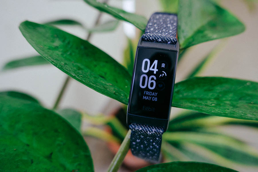 fitbit charge 4 sg