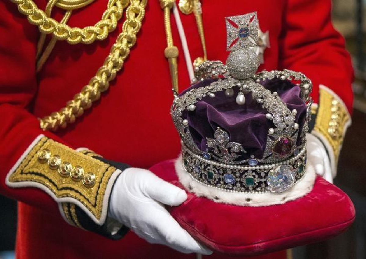South Africans call for UK to return diamonds set in crown jewels