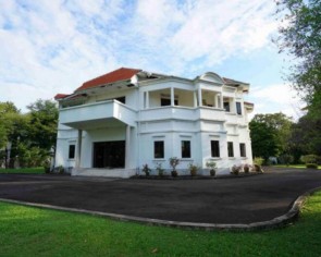 Oxley Rise mansion size of multiple GCBs put up for sale by Hong Fok&#039;s Cheong family