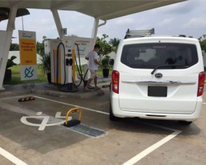 Man driving Singapore-registered EV allegedly charges vehicle in Malaysia without paying