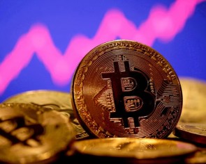 Bitcoin pushes past $40k as investors eye end of rate rises