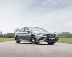 Toyota Camry Hybrid review: Green mystery