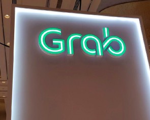 Grab-led GXS rolls out Singapore&#039;s first digital bank