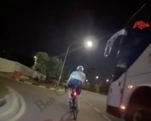 Cyclists&#039; near miss with bus at Tanah Merah Coast Road: Netizens divided over who&#039;s at fault