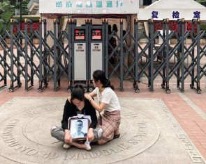 Thousands in China join mother&#039;s call for transparency over son&#039;s death at school