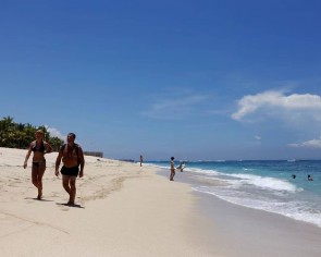 2 Chinese tourists&#039; naked bodies found in Bali hotel