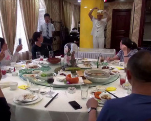WATCH: A side of flying noodles? Cookery meets acrobatics in this Chengdu restaurant