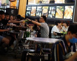 Uncertainties over masking up when dining out in Singapore: When to remove and when to put it back on?