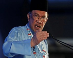 Malaysia: Anwar pans Muhyiddin&#039;s coronavirus economic rescue plan, &#039;cordial&#039; with Mahathir