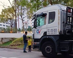 Good Samaritan plans sweet gesture for dad who brings autistic son to see trucks daily