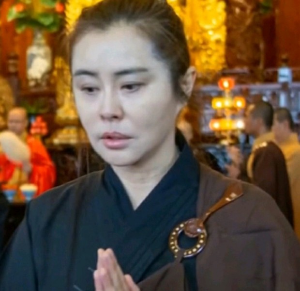 Still a goddess? Retired Taiwanese actress Joey Wong removes mask to pray, goes viral