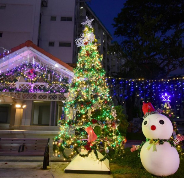 A &#039;green&#039; Christmas: Bedok residents decorate estate with upcycled materials