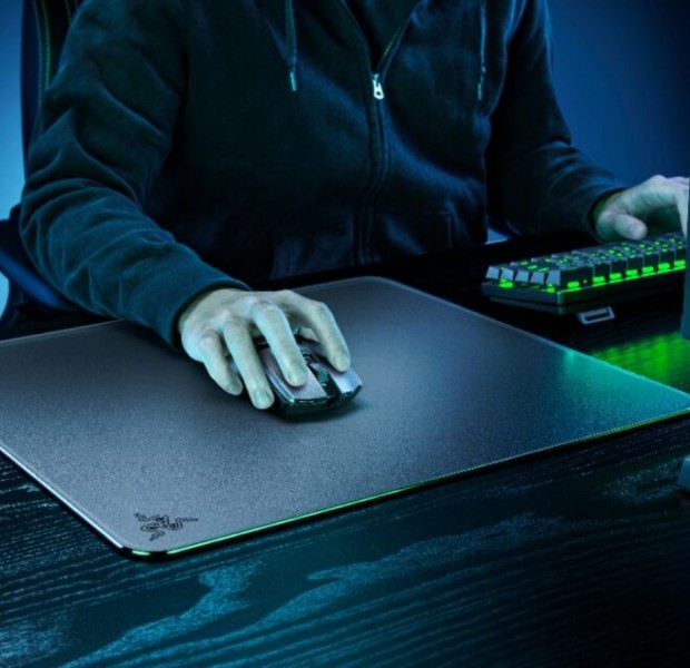 Razer offers glass gaming mat with release of Atlas mouse pad