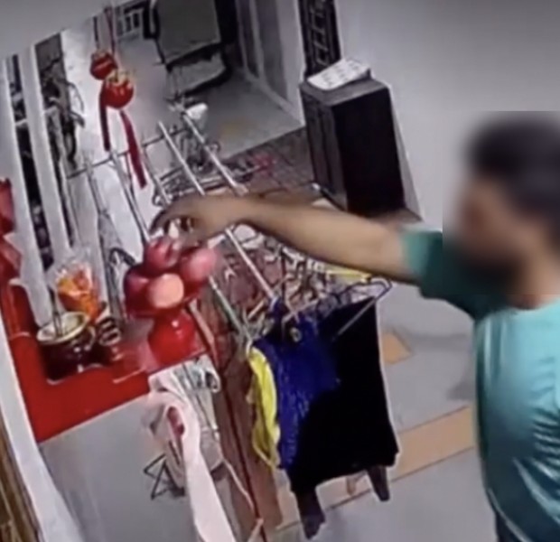 &#039;At least he asked for permission&#039;: Man filmed taking altar offerings along HDB corridor