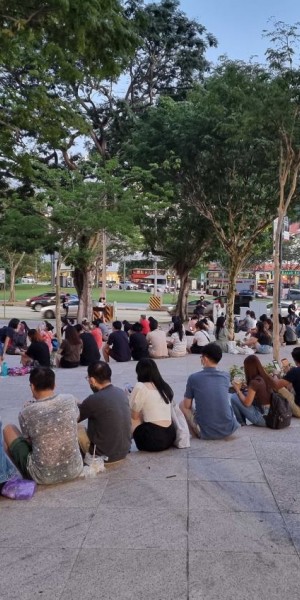 &#039;Everyone deserves a second chance&#039;: Crowd gathers at Cathay despite busker Jeff Ng cancelling show