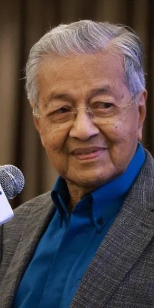 &#039;I hope he&#039;s right&#039;: Mahathir warns Malays in Malaysia could lose power and become like Singapore; some Malaysians welcome becoming like Singapore