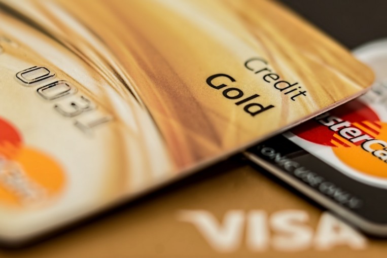 best-credit-cards-for-buying-groceries-maybank-family-friends-card