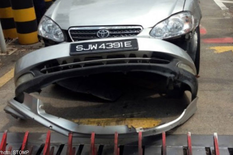 Car's bumper pulled off, Singapore News AsiaOne