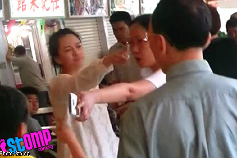 Woman Screams At Toilet Auntie After Shes Caught Littering At Food