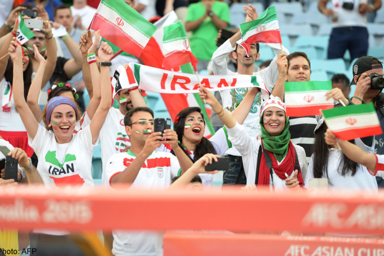 Football Iran Stars Warned Over Selfies With Women Fans News Asiaone