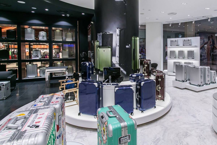changi airport rimowa