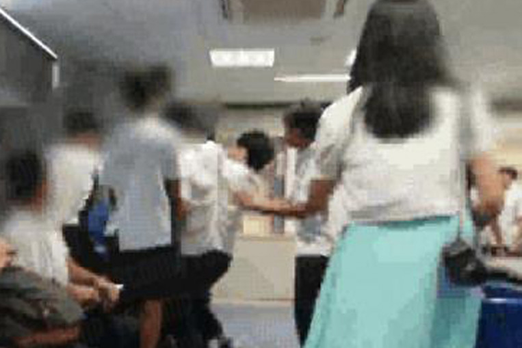 Students Break Out Into Fight In Class At Peicai Sec As Teacher