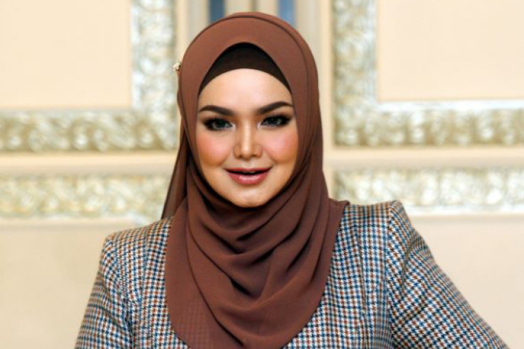  Siti  Nurhaliza  shares daily life on YouTube Entertainment 