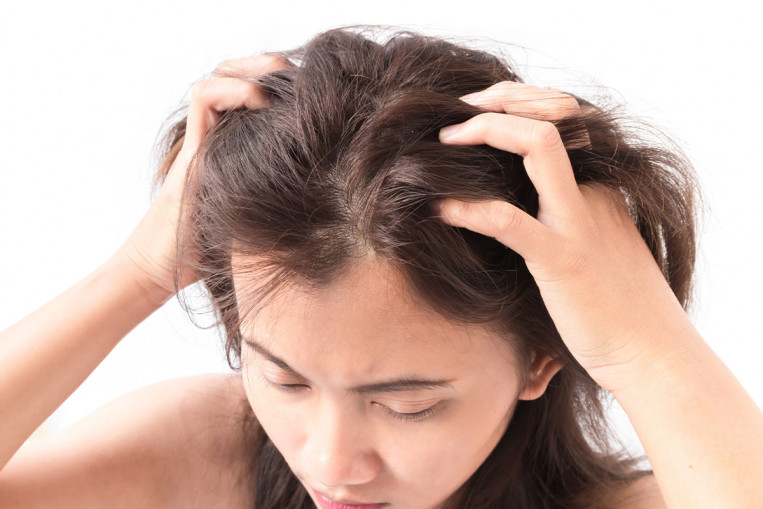 9 Reasons Why You Should NEVER Sleep With Wet Hair  Expert Home Tips