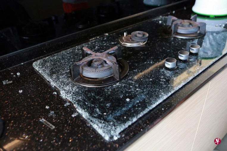 Glass Top Stove Shatters In Sengkang Flat Sends Shards Flying Into Living Room Singapore News Asiaone