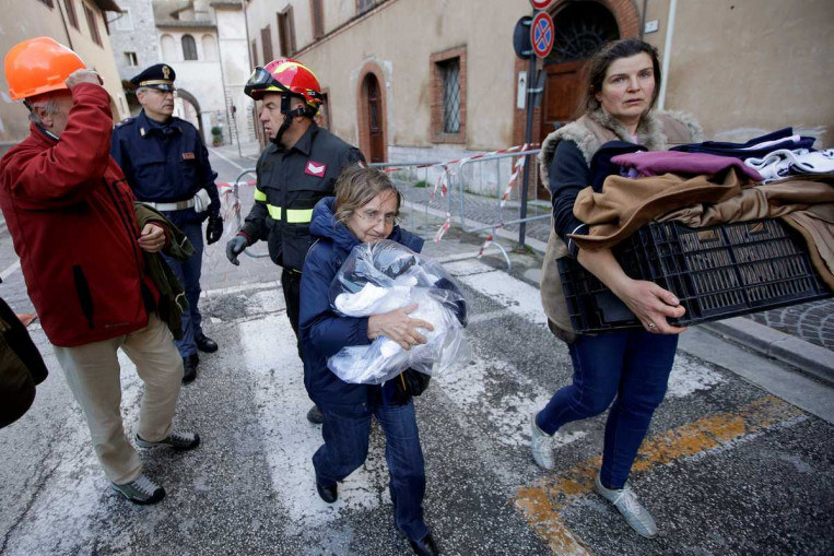 Hundreds Flee New Earthquakes In Italy World News Asiaone 