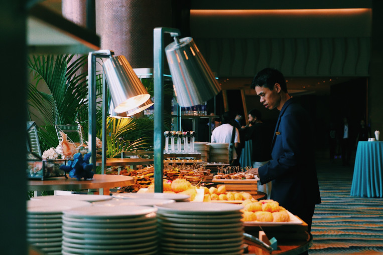 The best 1-for-1 hotel buffet dining promotions in Singapore (Oct 2019