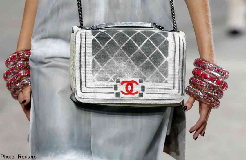 How to spot a fake designer handbag.