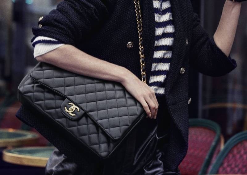 chanel maxi classic handbag