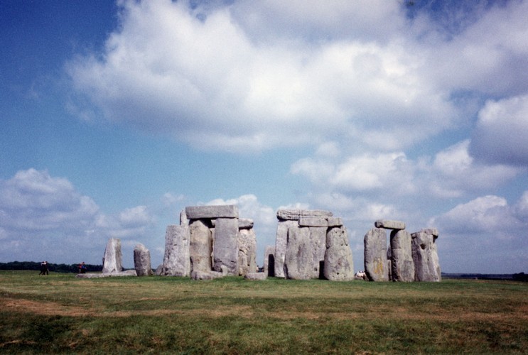 Who built Stonehenge? Cremation ashes yield clues