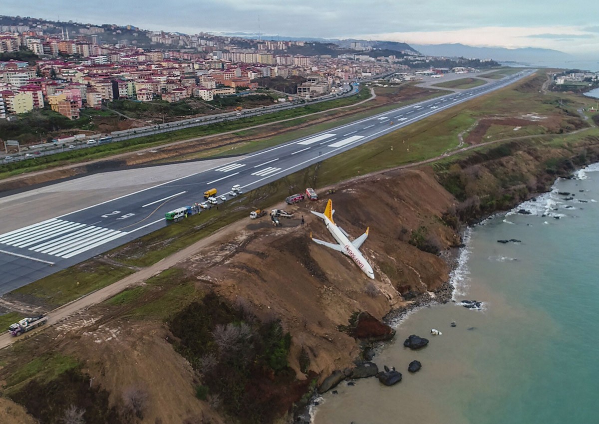 Stricken Turkey plane 'suffered sudden engine surge'